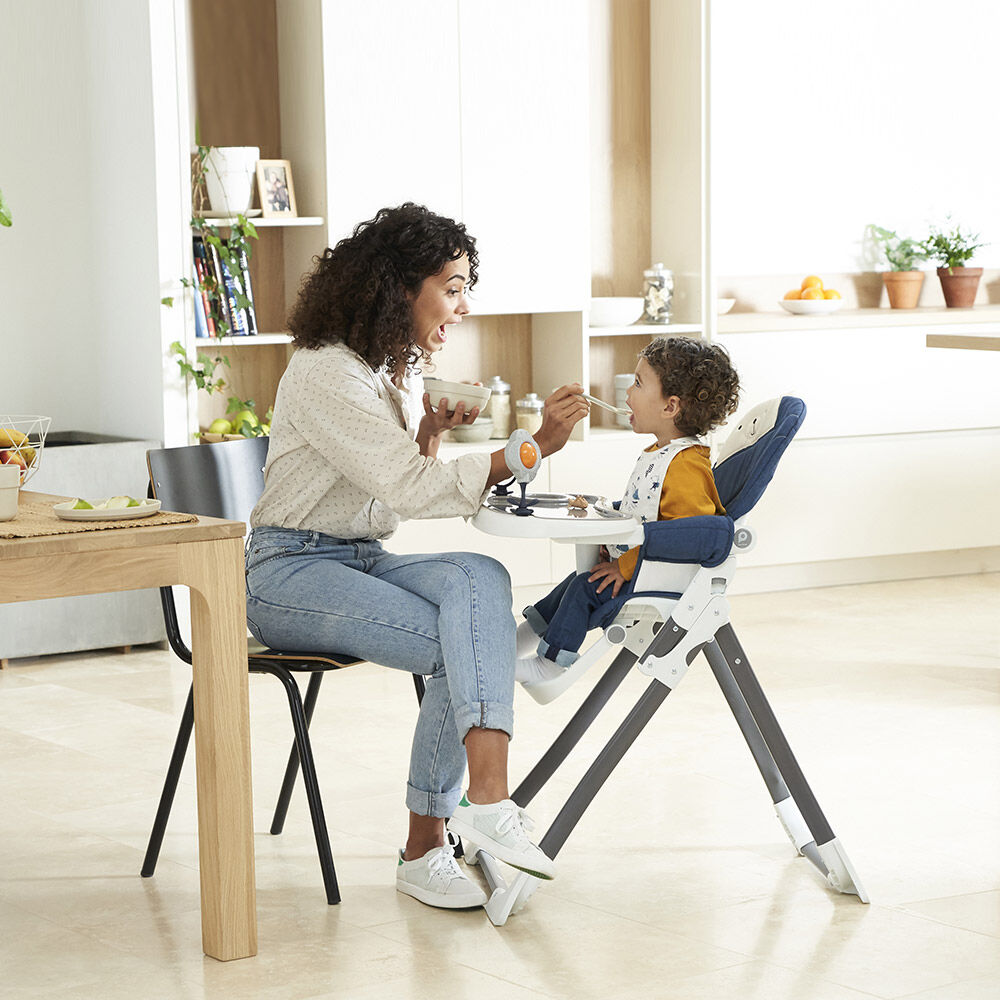 La chaise haute et le siège de table de bébé : comment bien les choisir ?