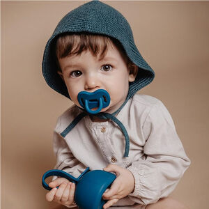 Sucette silicone physiologique 6-18M Colour Essence Smoothie bleu intense 