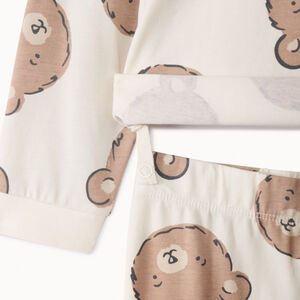 Pyjama 2 pièces imprimé oursons pour bébé avec finitions différentes selon l'âge 