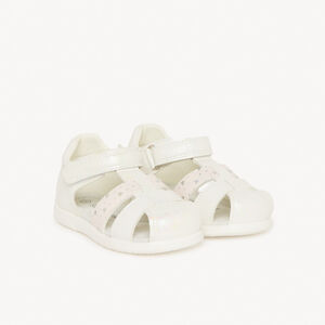 Nu-pieds en cuir à petit motif cœur pour bébé fille 