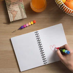 12 crayons de couleur empilables Cœur 