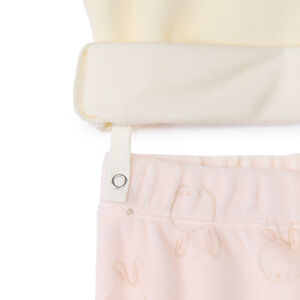 Pyjama 2 pièces lapin en velours pour bébé fille avec finitions différentes selon l'âge  