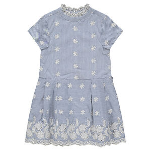 Robe manches courtes à rayures verticales et motifs brodés 