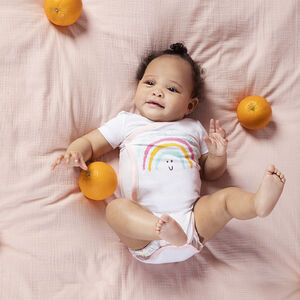 Un body bébé aux couleurs de l'om, manches longues ou courtes