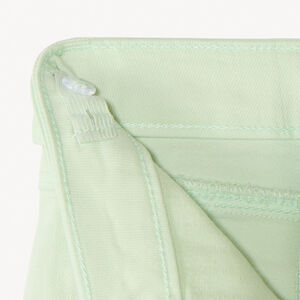 Short en jean avec détails brodés et ceinture à nouer pour fille  