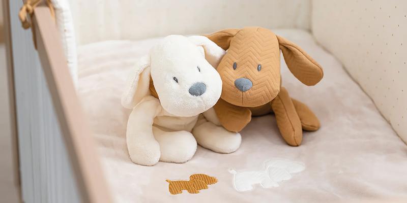 Marque de jouets et doudous pour votre bébé. Trouvez le doudou, la peluche, les accessoires pour le sommeil de votre enfant.