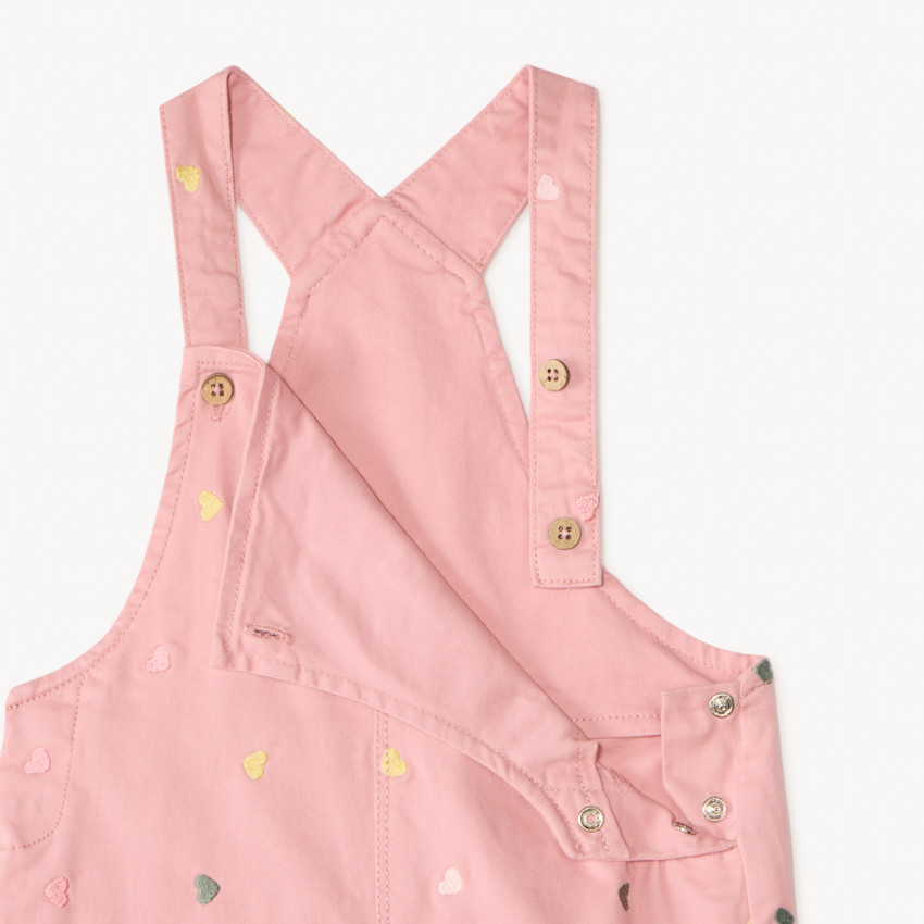 Salopette courte en sergé broderie cœurs pour bébé fille 
