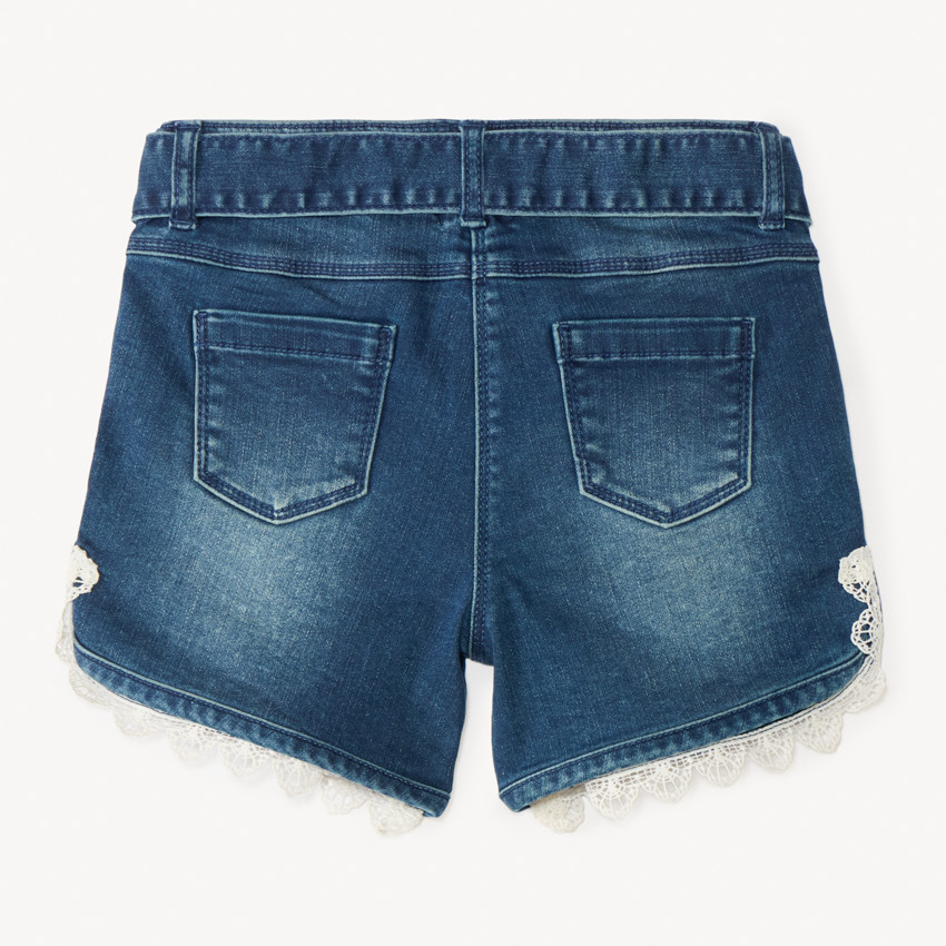 Short en jeans avec ceinture à nouée et détail en dentelles pour fille 