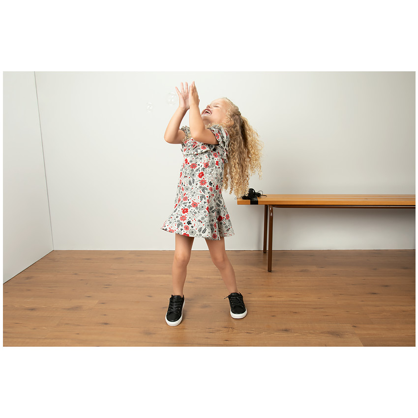 Robe manches courtes volantée à fleurs all-over 