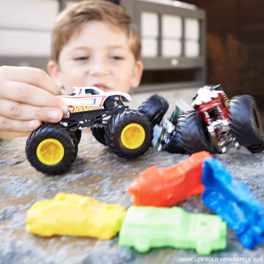 Véhicule Monster Trucks 1/64 (modèle aléatoire) 