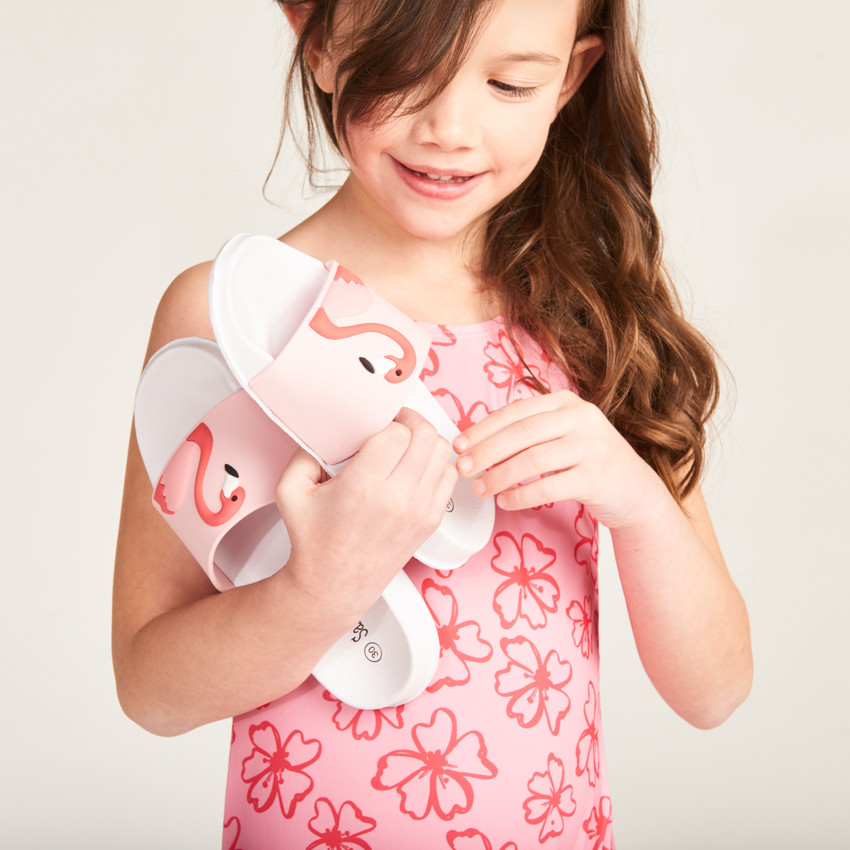 Claquettes flamant rose en relief pour fille avec lanière selon la pointure 