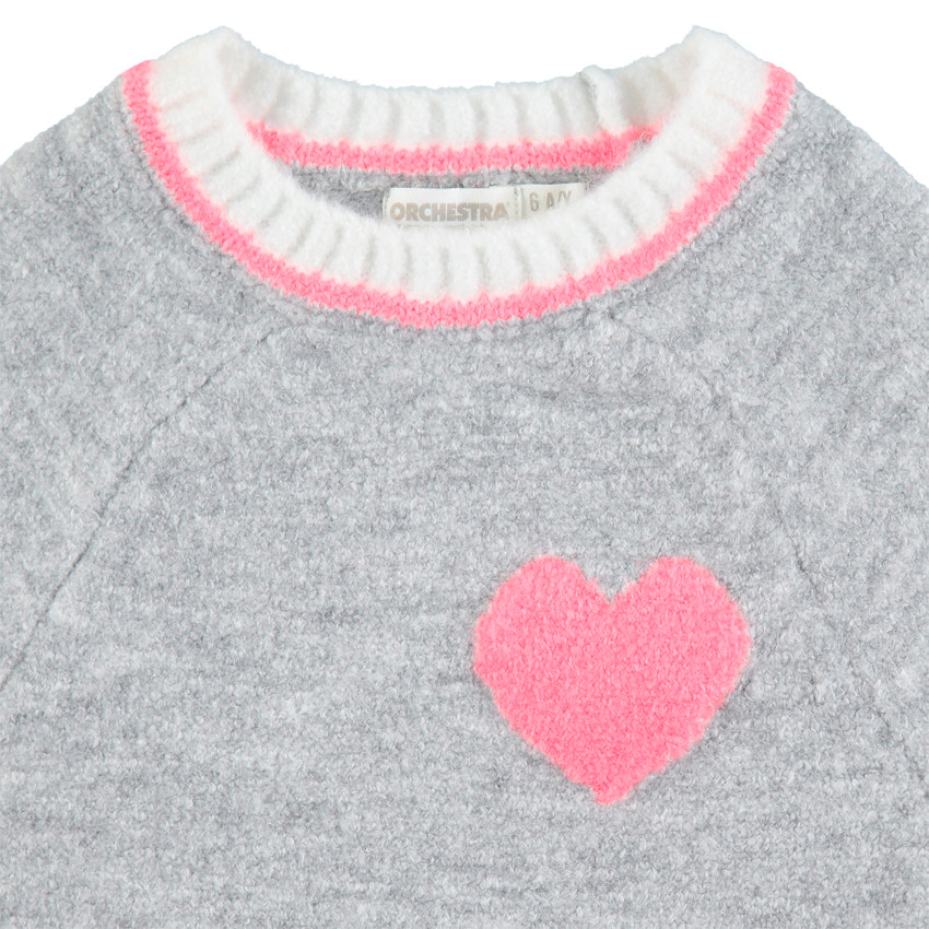 Pull en tricot avec coeur en bouclette et pans arrondis 