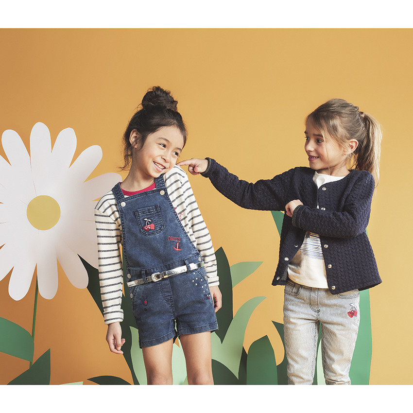 Jean effet used à rayures et ceinture ajustable 