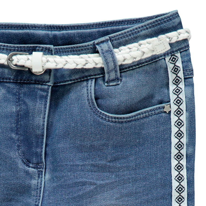Jean effet used à bandes imprimées et ceinture tressée Main Jean effet used à bandes imprimées et ceinture tressée