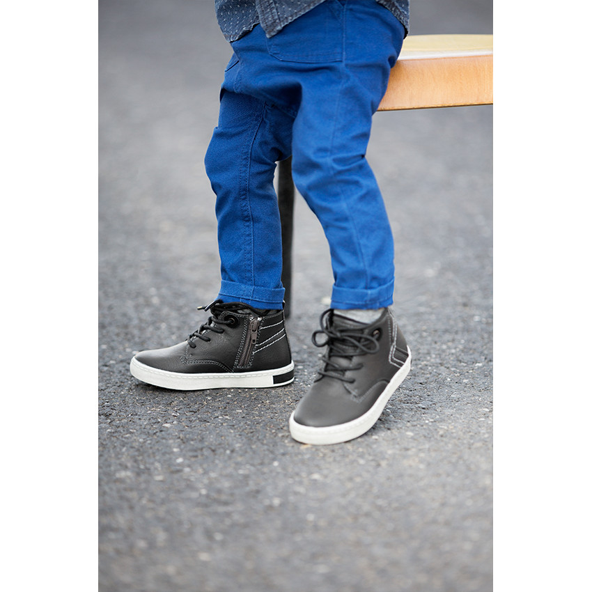 Bottillons aspect cuir unis à lacets et zip 