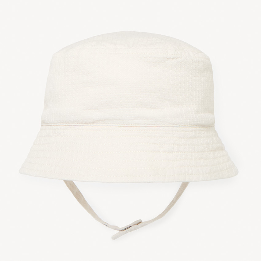 Bob en toile uni avec lien pressionné au menton pour garçon