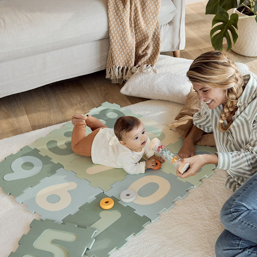 Tapis d'éveil en mousse avec 10 dalles numérotées vert - Vert (Prémaman) - Image 1