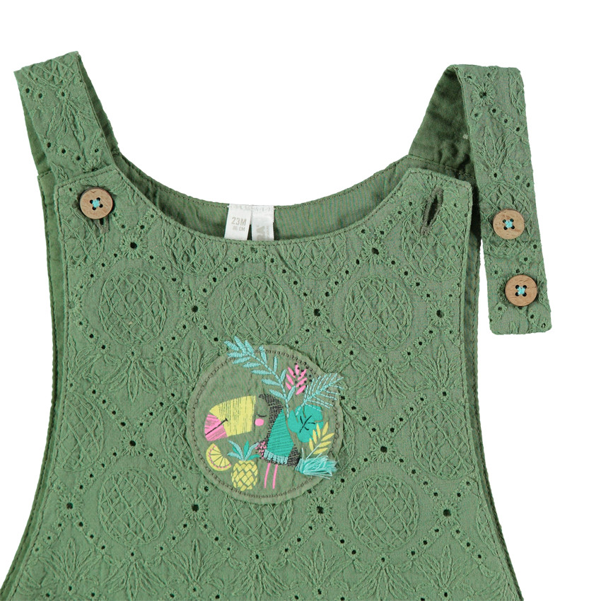 Salopette courte kaki en broderie anglaise et patch toucan 