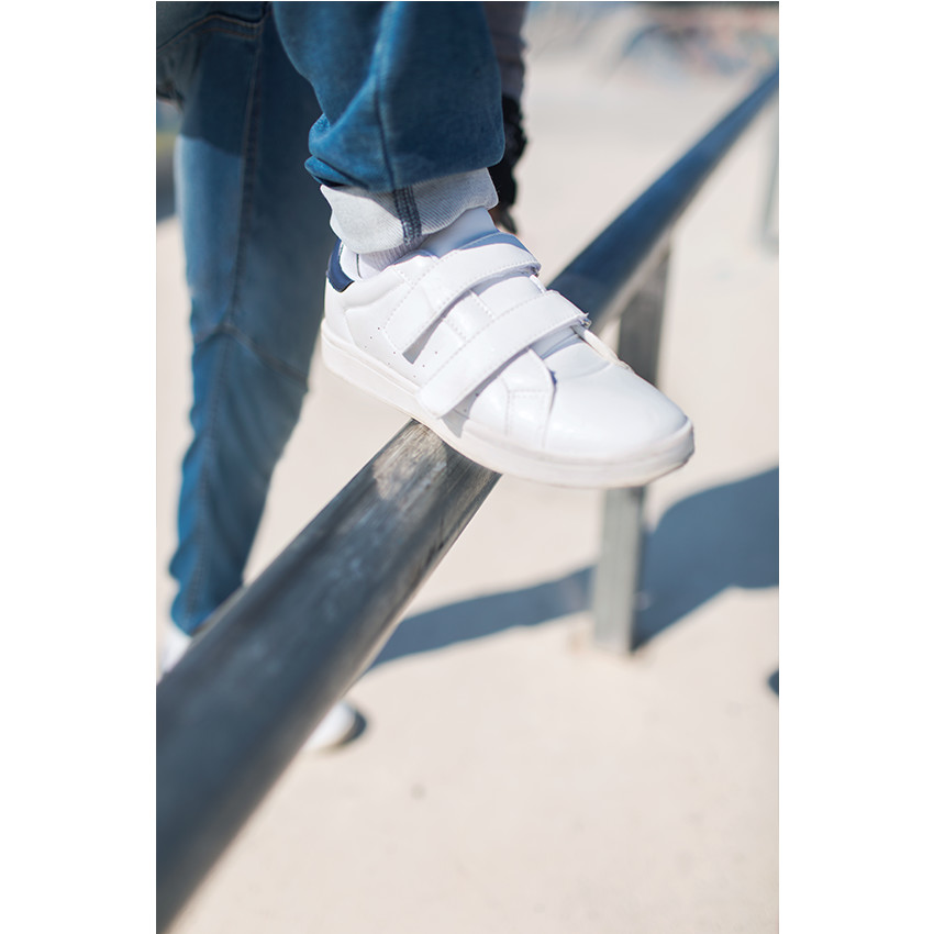 Baskets basses unies à scratchs 