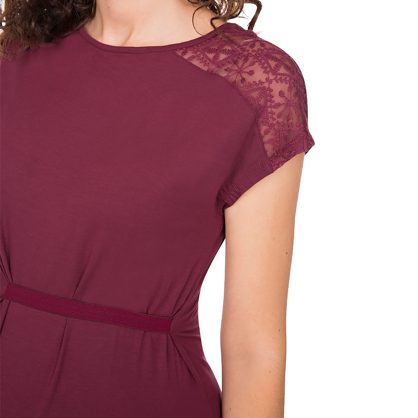 Robe de grossesse sans manches avec empiècements en dentelle 