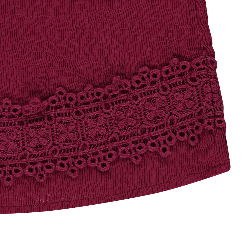Robe bordeaux avec empiècement dentelle 