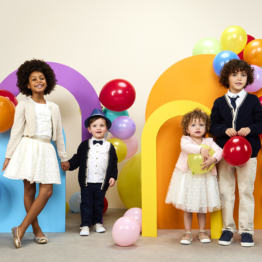 Gilet court en tricot ajouré pour bébé fille 