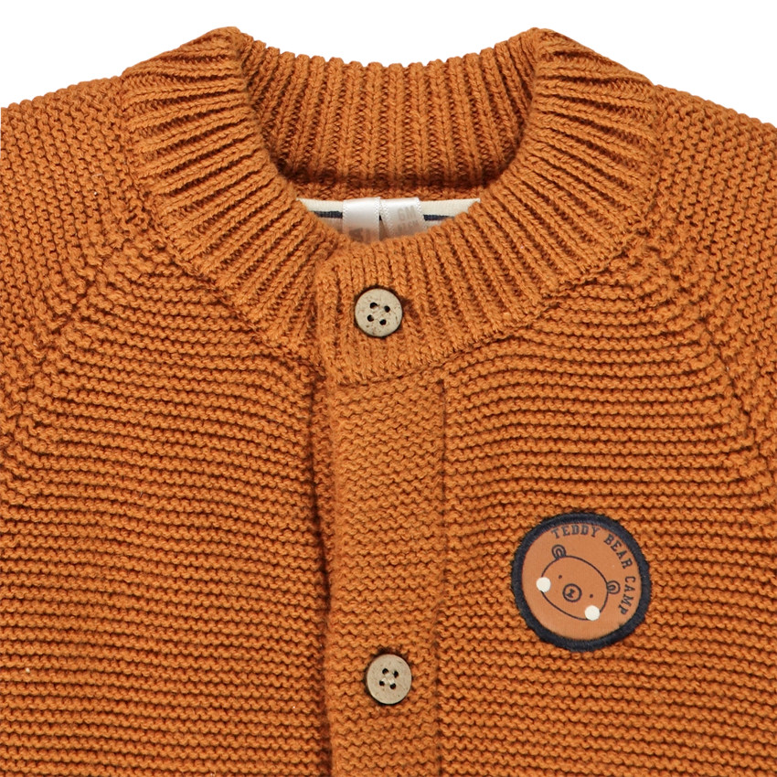 Gilet en tricot point mousse badge brodé ourson pour bébé garçon 