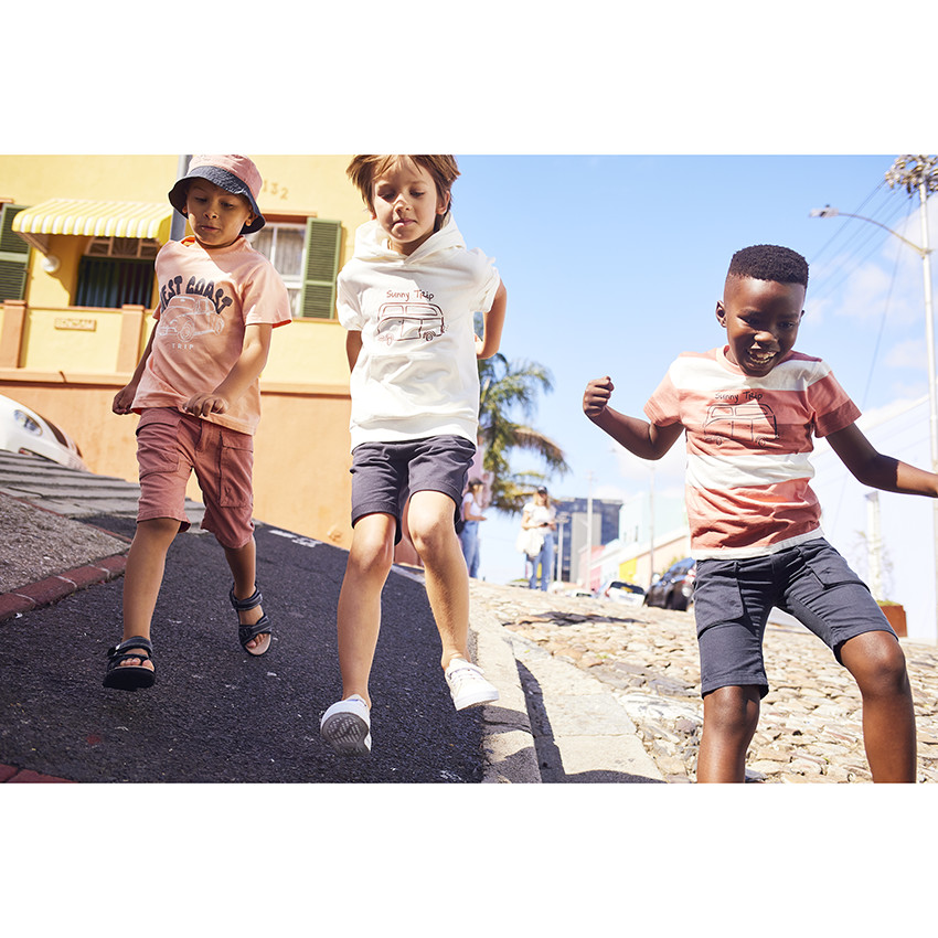 Ensemble 2 pièces t-shirt à capuche + bermuda pour garçon 