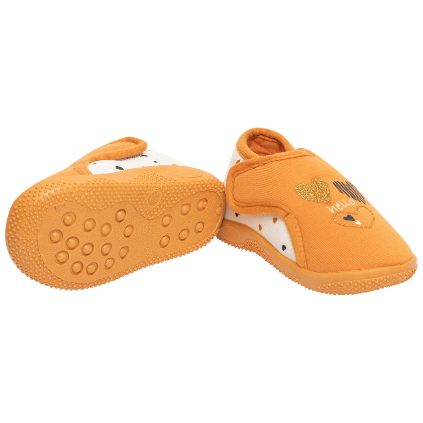 Chaussons bottillons imprimé coeurs pour bébé fille 