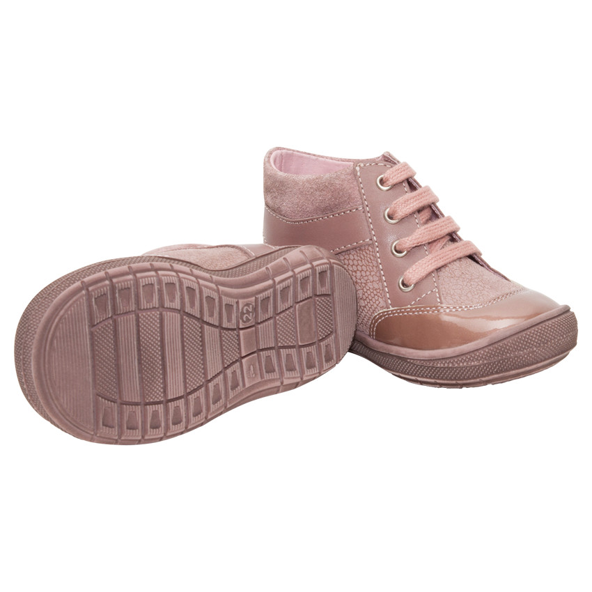 Bottillons en cuir avec rivet coeur 