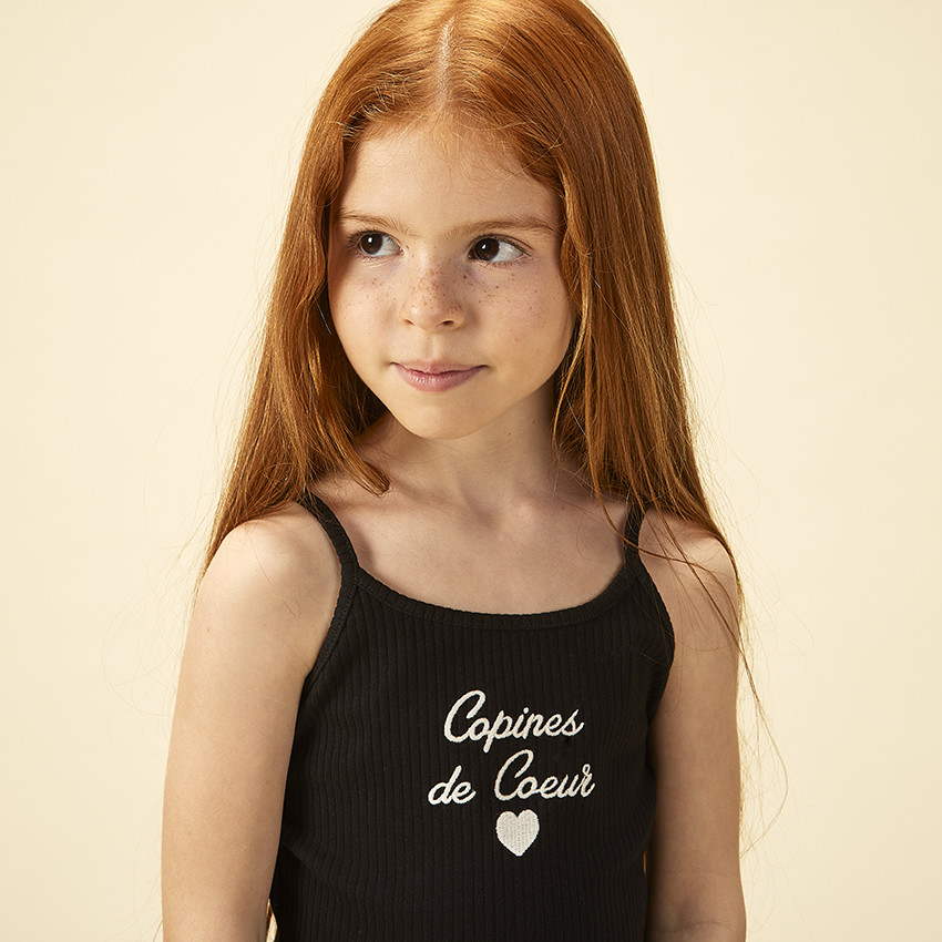 Débardeur court en maille côte avec broderie pour fille  