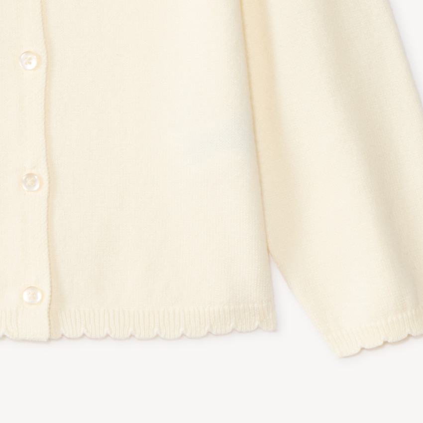 Gilet en tricot uni festonné pour bébé fille 
