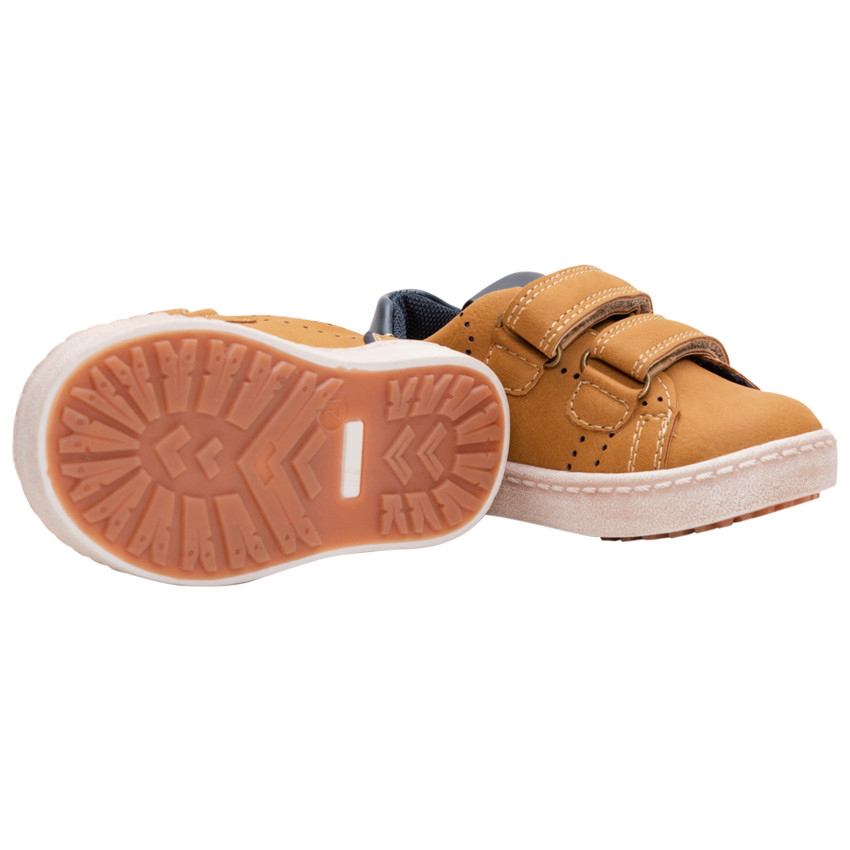 Baskets camel à scratchs et empiècements contrastés 