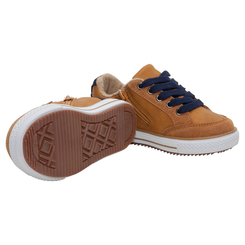 Baskets basses effet cuir suédé avec touches de bleu marine 