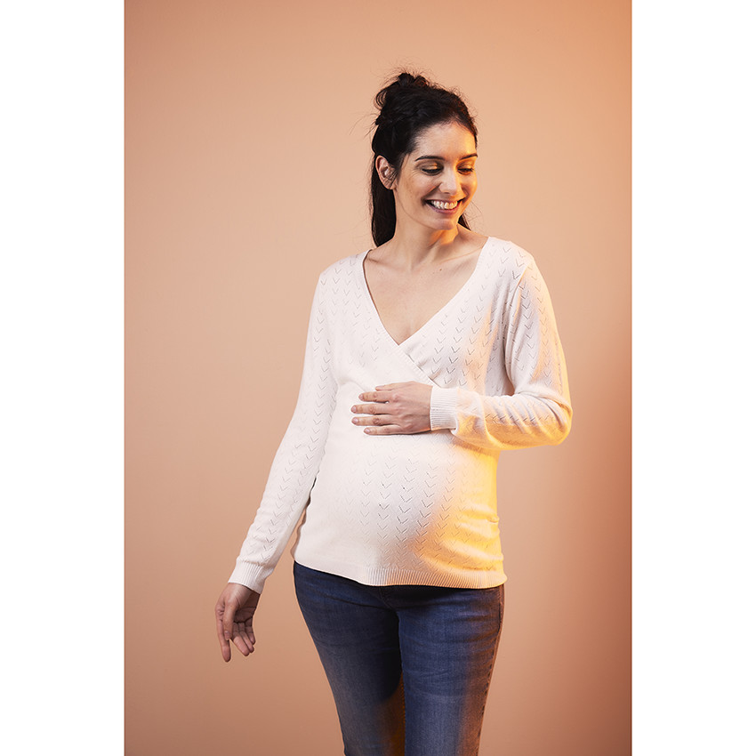 Pull de grossesse et d'allaitement effet cache-cœur en tricot ajouré