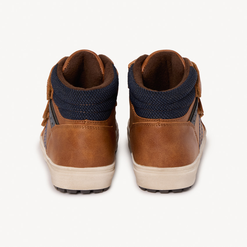 Bottillon marron triple velcros avec touches bleu marine pour garçon 