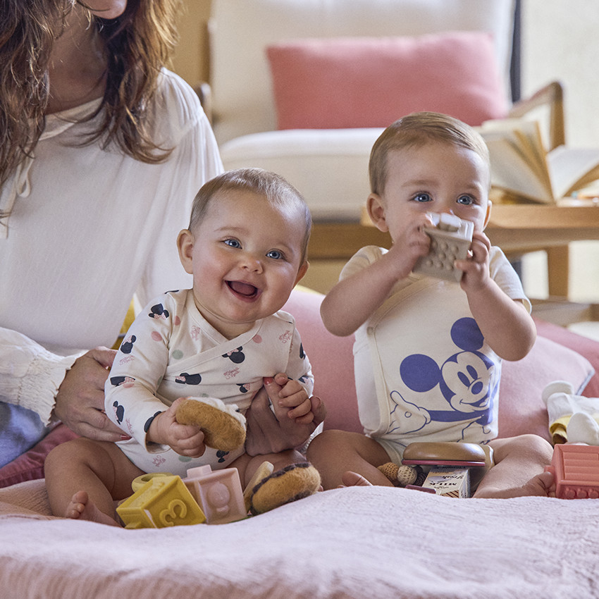 Lot de 3 bodies manches longues Minnie Disney pour bébé fille avec ouvertures différentes selon l'âge 