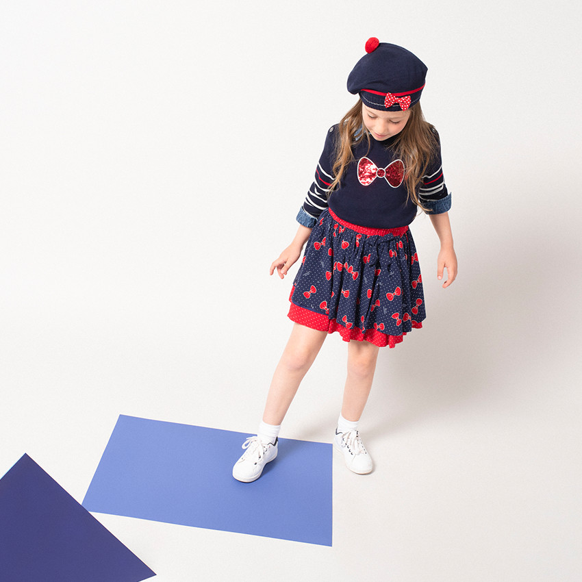 Pull en tricot esprit marinière avec noeud en sequins 