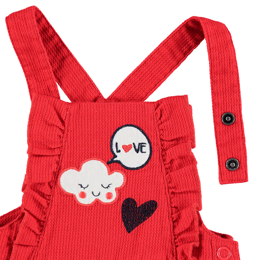 Salopette rouge forme boule avec badges patchés et volants 
