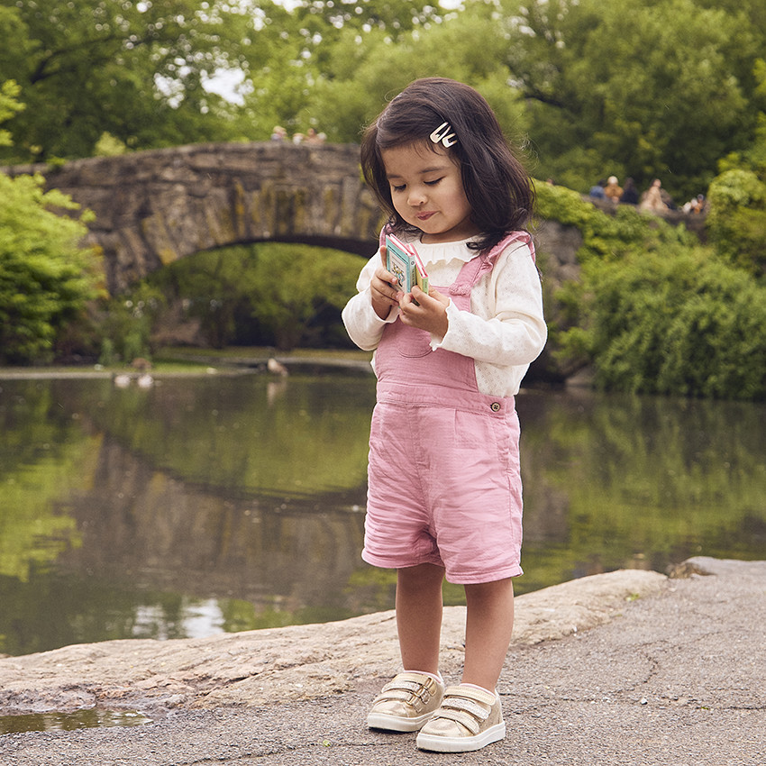 Salopette courte avec volants pour bébé fille 