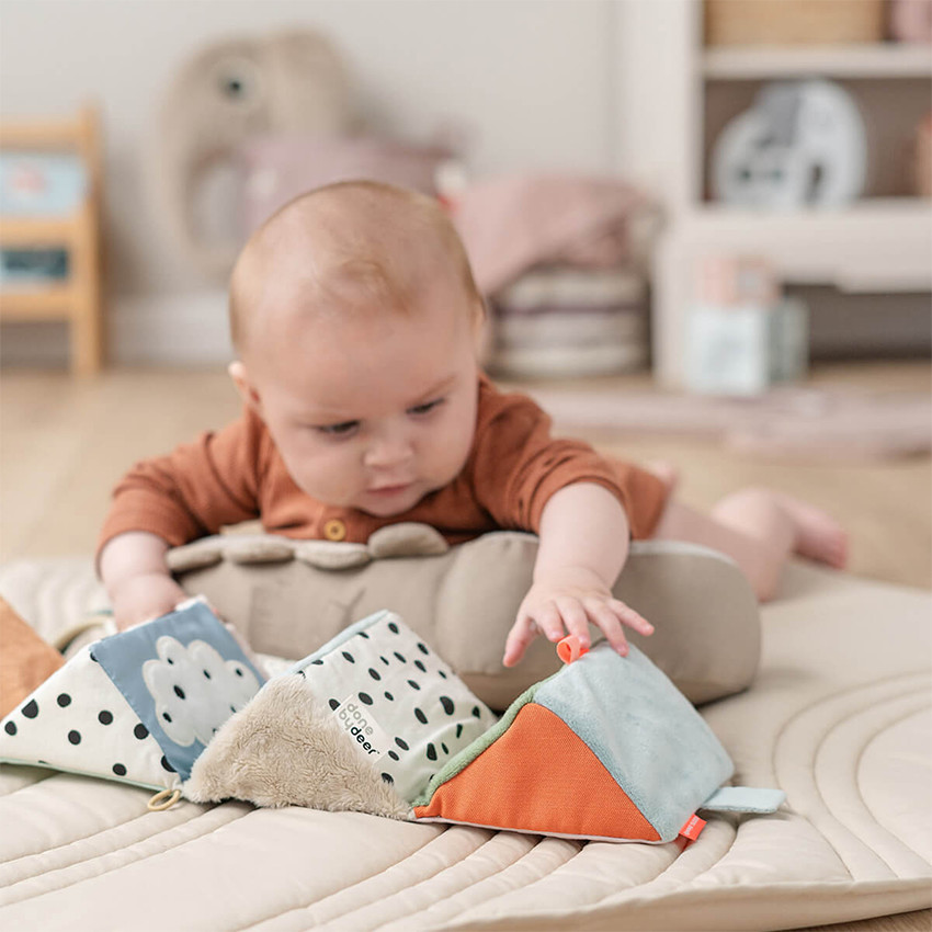 Cube sensoriel dépliable Deer friends 3M+ multicolore 