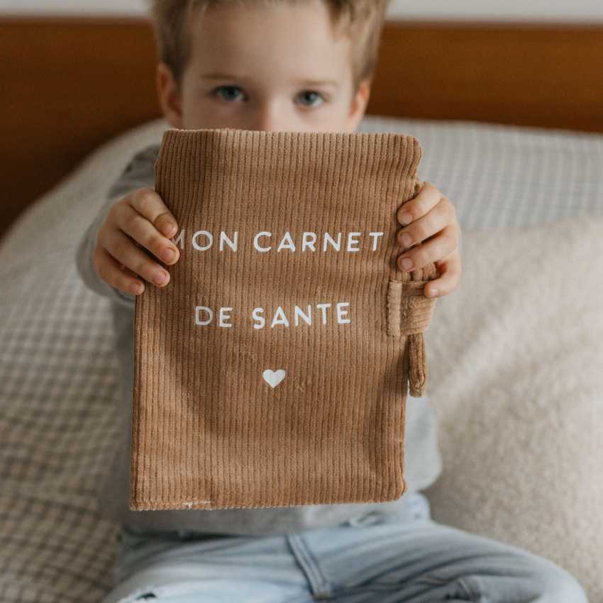 Protège carnet de santé printé en velours côtelé marron clair 