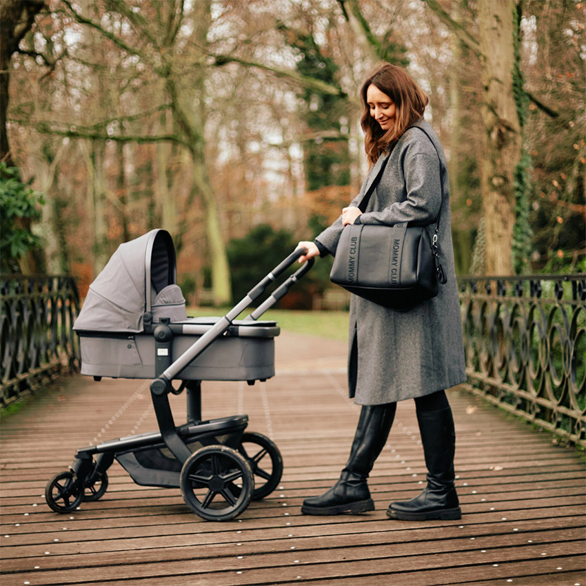 Sac à langer Mommy Club Signature en cuir vegan + tapis à langer noir 