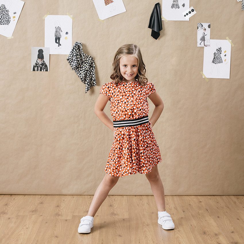 Robe manches courtes à imprimé graphique et taille élastiquée 