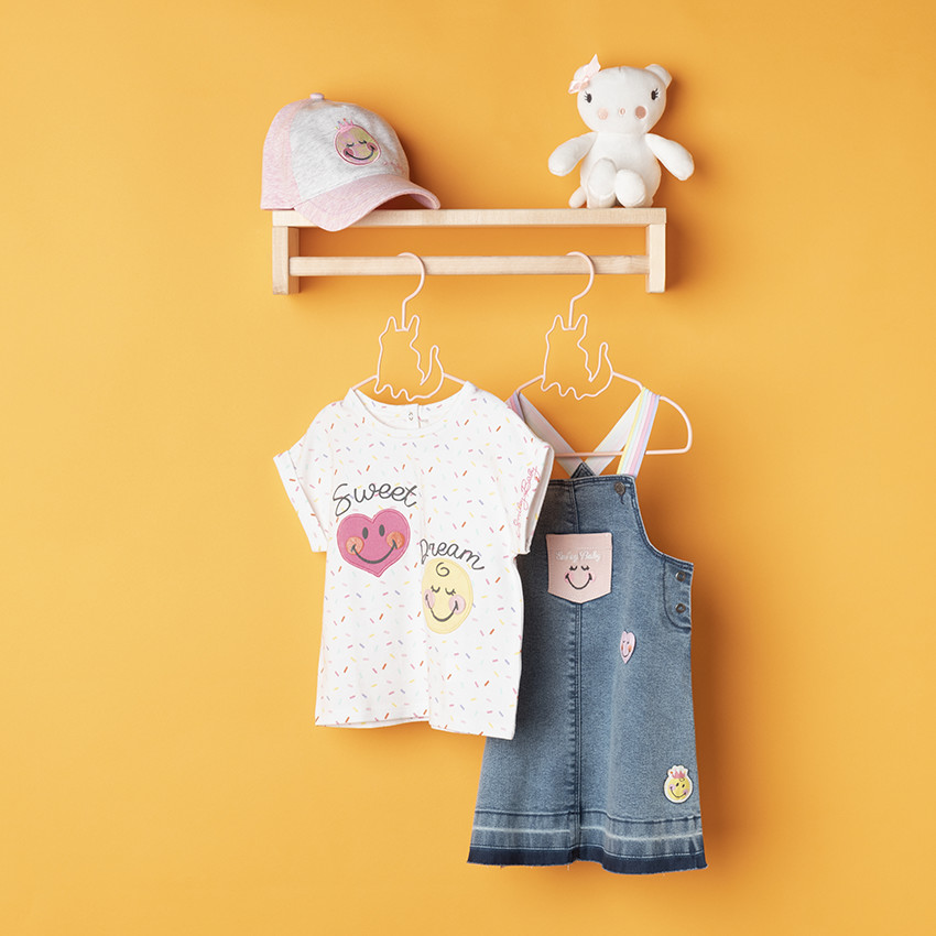 Robe en jean à bretelles rayées colorées et badges Smiley Baby  