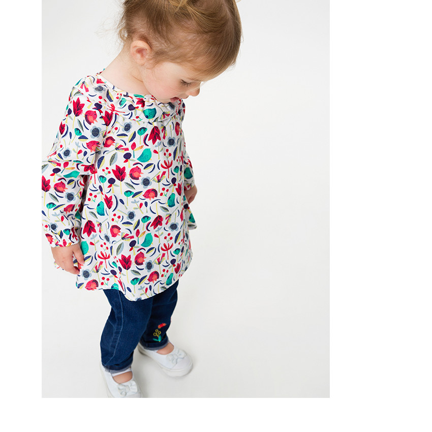 Jeans slim avec fleurs brodées 