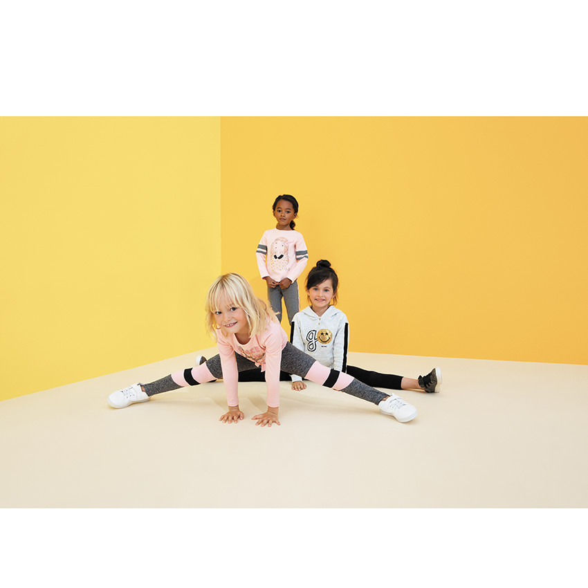 Sweat à capuche en molleton avec Smiley en sequins dorés 