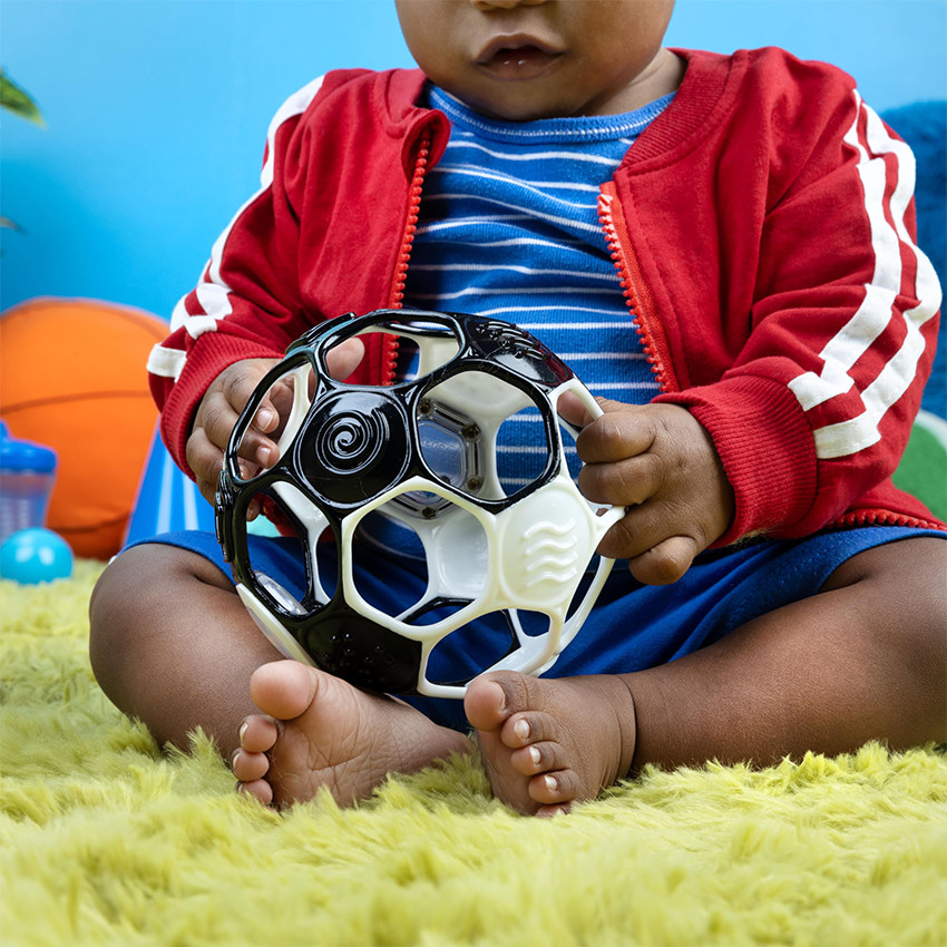 Balle sensorielle Oball Foot noir et blanc 