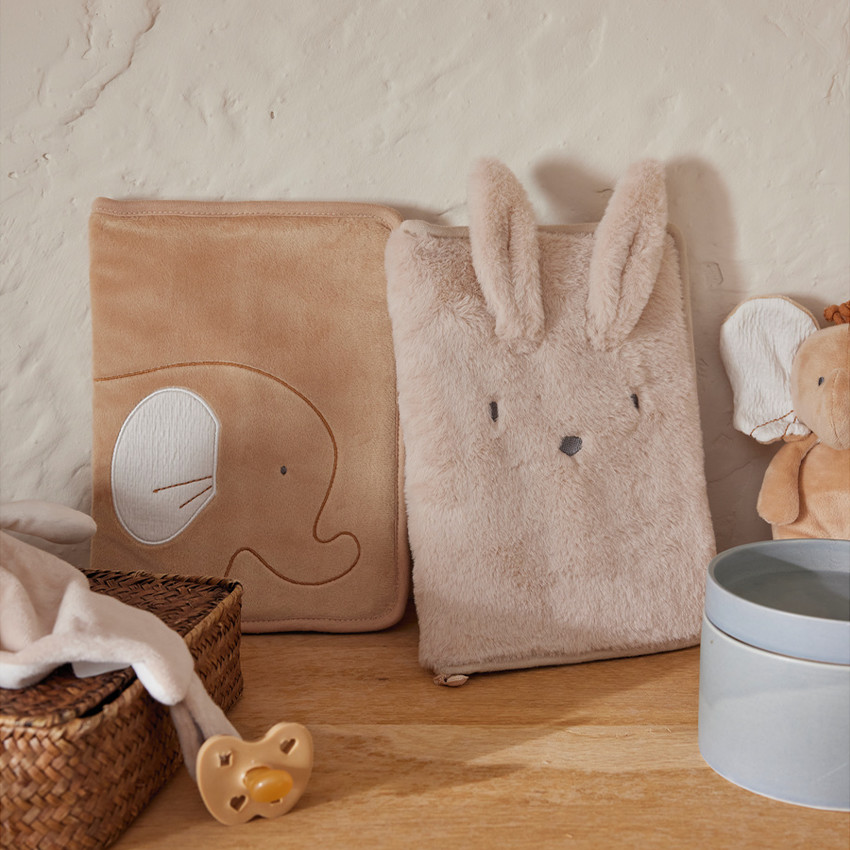 Protège carnet de santé en fausse fourrure Moka le lapin - Gris (Noukie's) - Image 1
