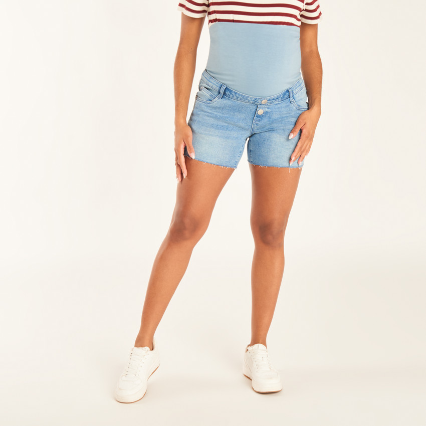 Short de grossesse en jean effet usé avec bandeau haut 